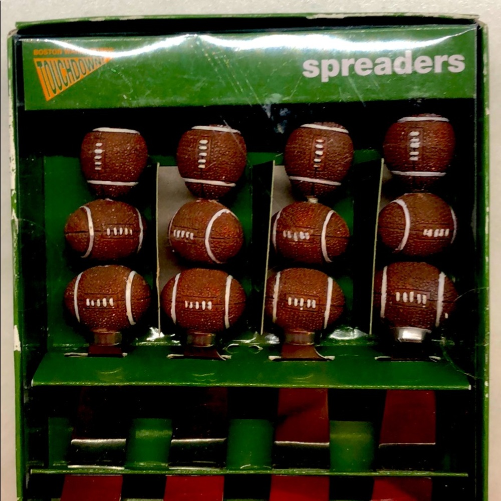 Tail Gate Time! NWT Touchdown spreaders.